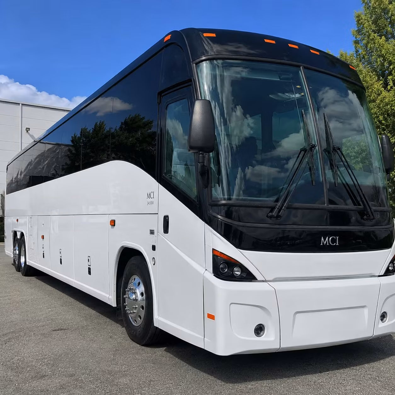 choosing the right bus size for your port arthur employee shuttle